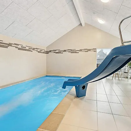 Luxury Retreat With Pool Vakantiehuis