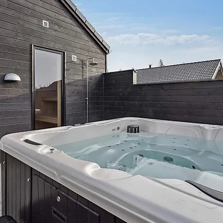 Luxury Retreat With Pool Vakantiehuis *